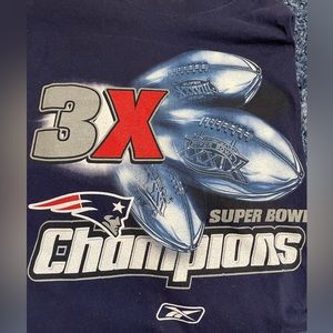 Vintage New England Patriots 3x Super Bowl Champion Reebok shirt size Large
